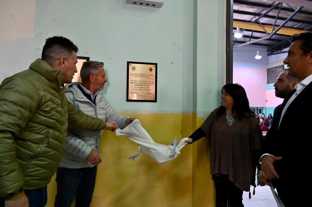 Arcioni encabezó la apertura del Instituto de Educación Superior N 819