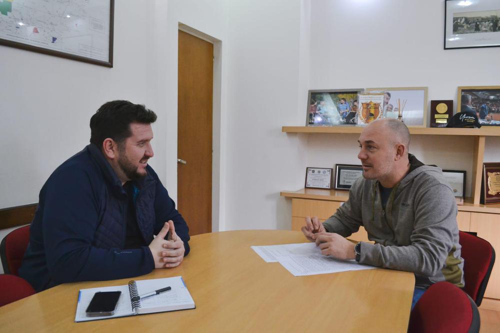 Martín Sterner junto a Ariel Jones