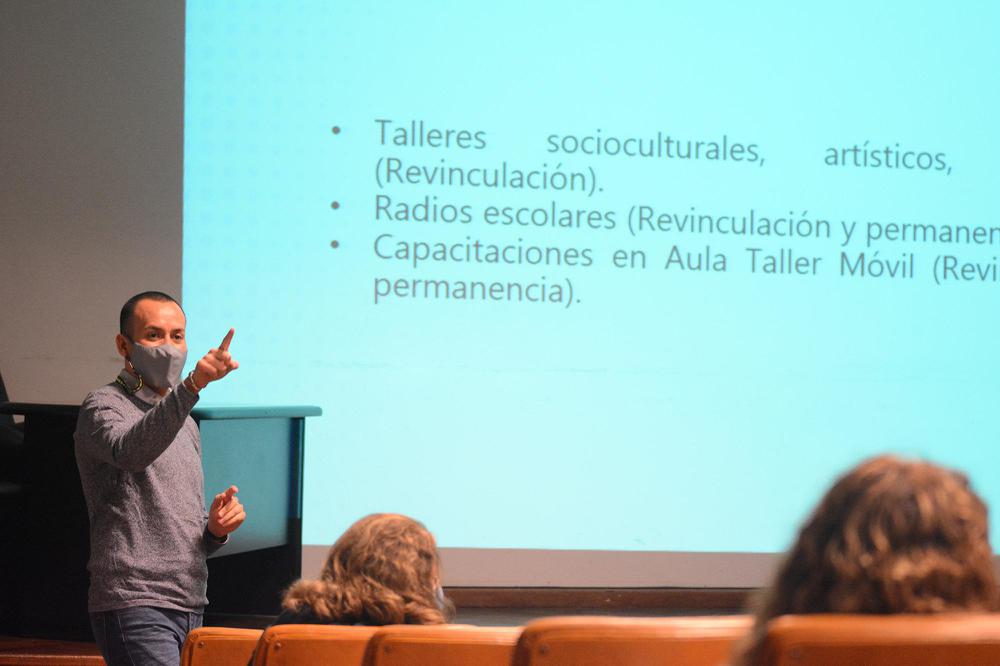 Acompañar (1)
