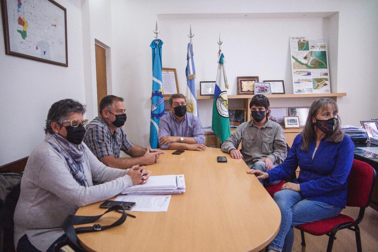 Biss junto a integrantes de la Direccion de Fauna y Flora Silvestre