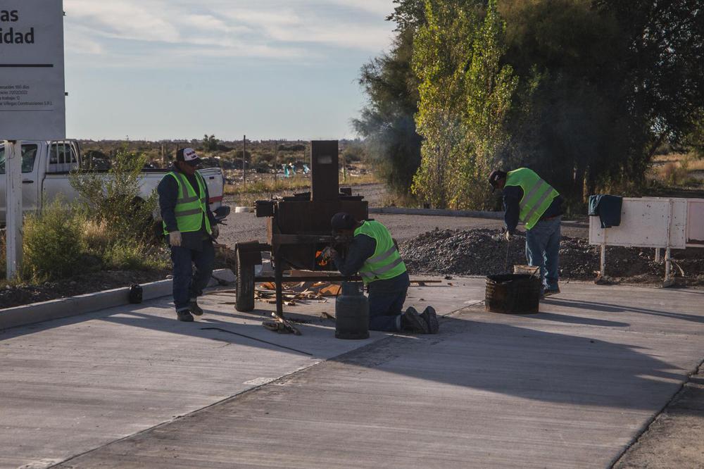 Obra de pavimentación en el acceso de la Escuela 795 de Rawson (2)