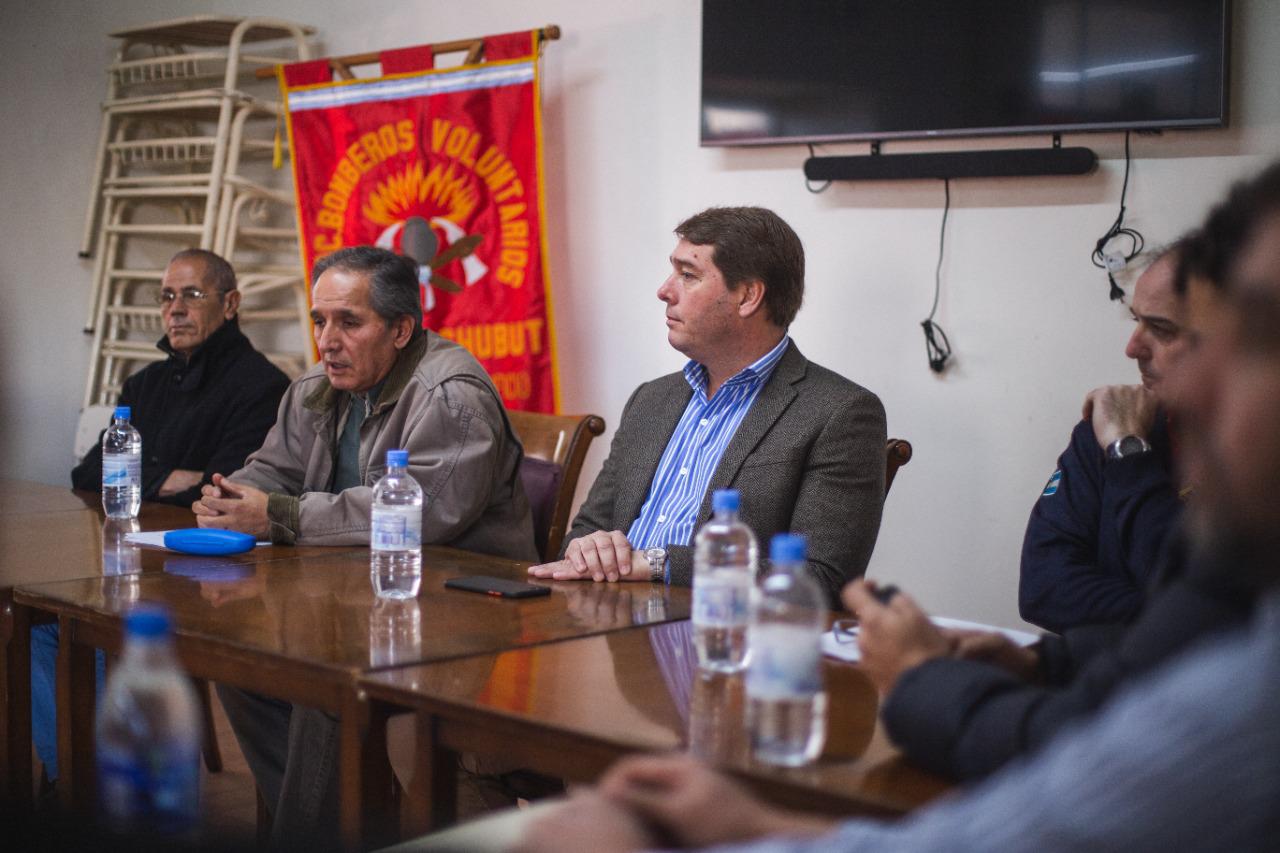 Intendente Biss en la reunión organizada por Bomberos Voluntarios