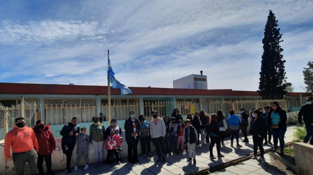 Foto Diario El Chubut Reclamo Escuela 165