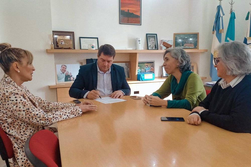 Biss firmó convenio con la Universidad del Chubut para potenciar y articular acciones (2)
