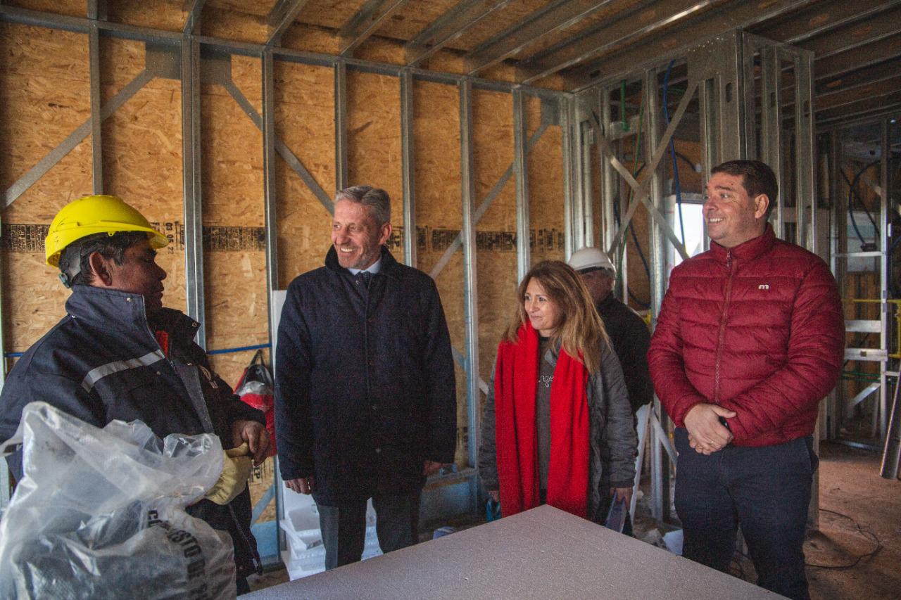 Biss y Arcioni recorrieron el predio cercano al loteo Tierra Para Todos