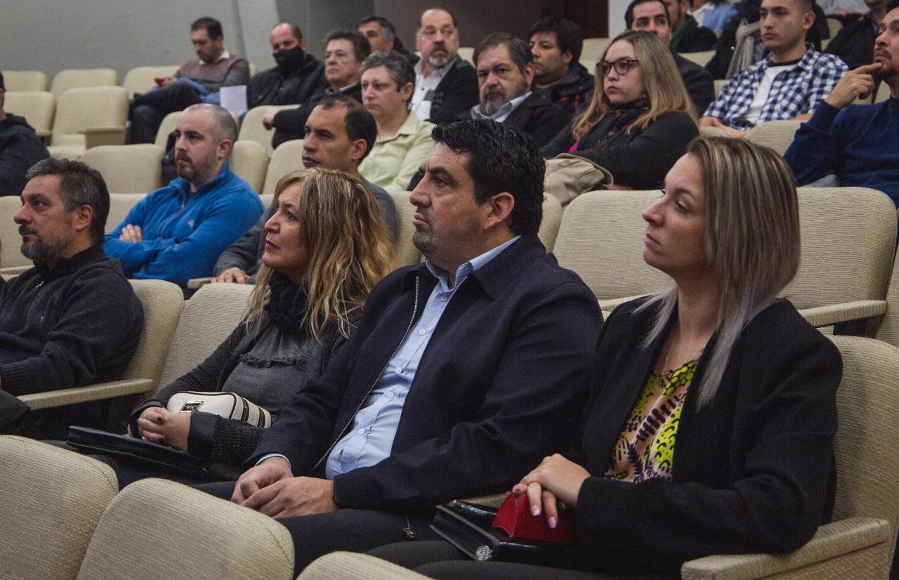 Miguel Larrauri, Marianela Beilacher y Mariela Tamame participaron de la charla sobre almacenamiento de datos en la nube