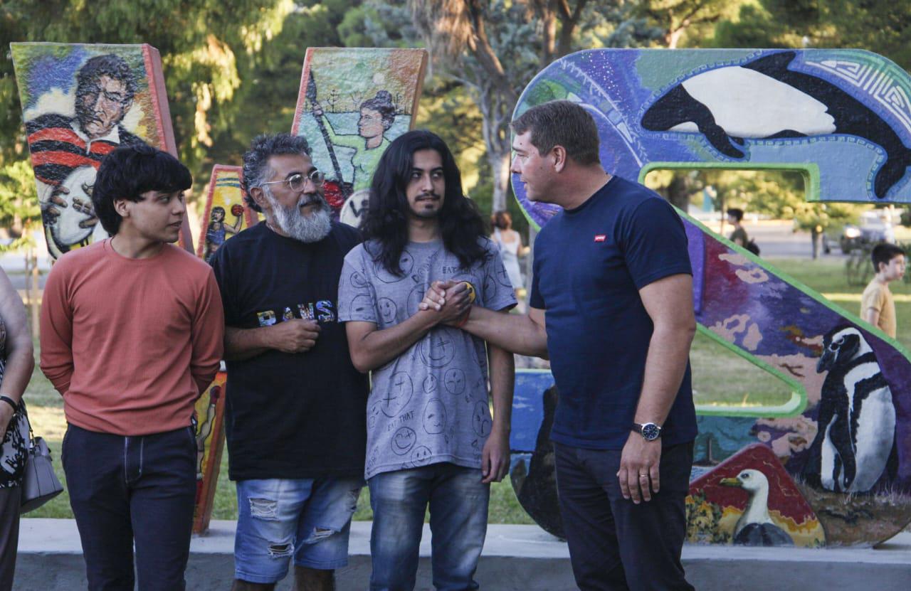 Biss junto al artista plástico, Carlos Canio Abraham y sus hijos