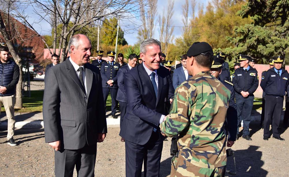 ENTREGA CAMIONETAS POLICÍA (6)