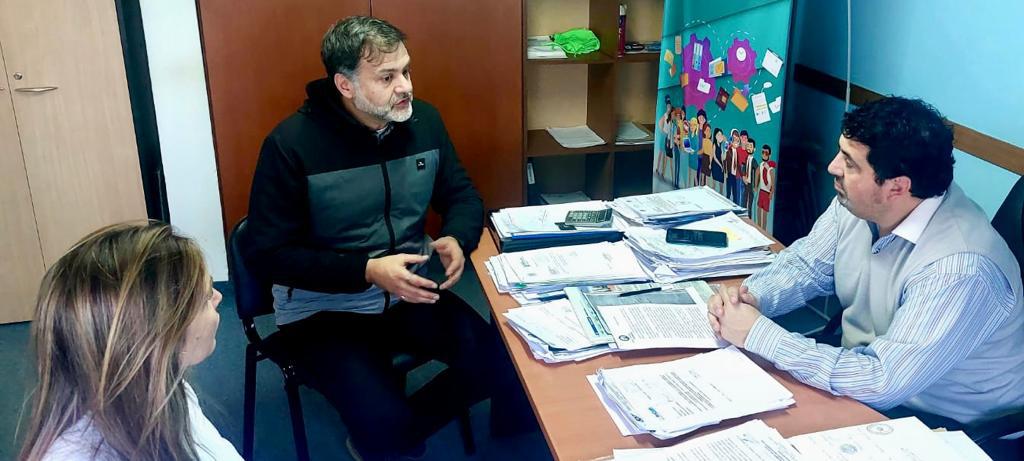 Miguel Larrauri junto a Pablo González y Bárbara Barros