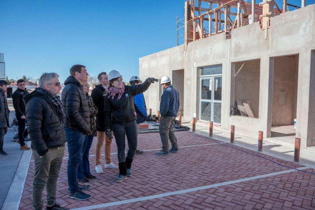 Biss recorrió junto a funcionarios municipales la obra de la nueva estación de servicio YPF (2)