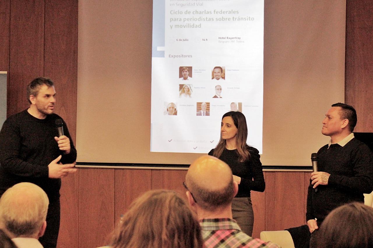 CHARLA PERIODISTAS (1)