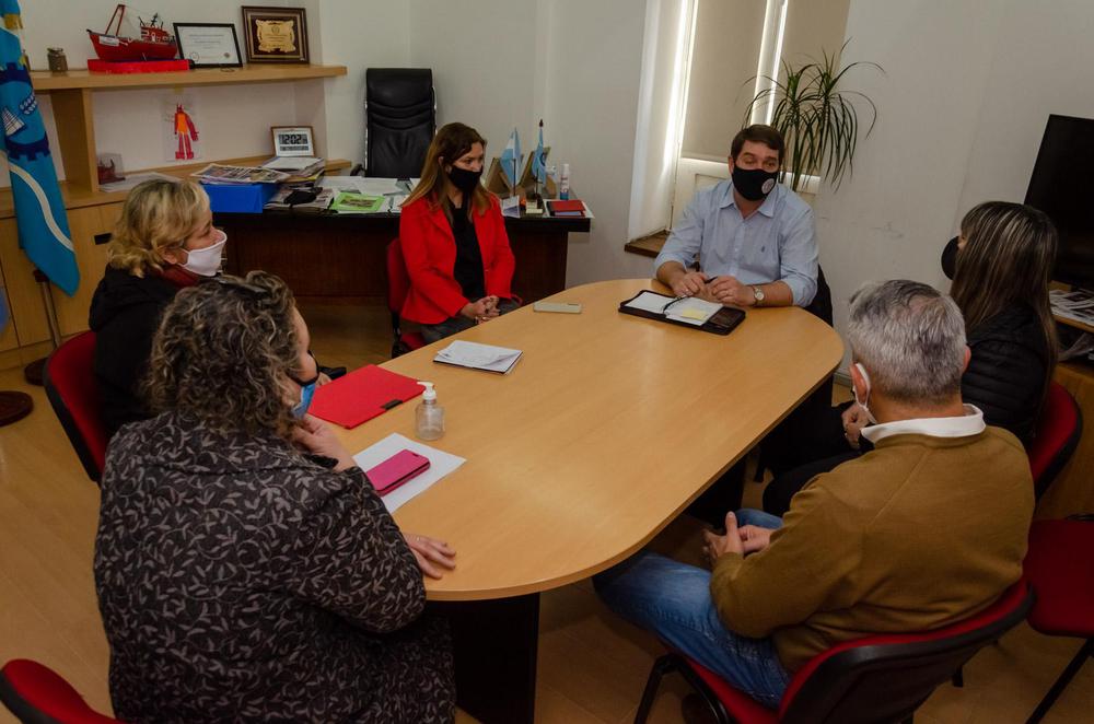 007 - Damian Biss recibe a representantes de Jardines Privados