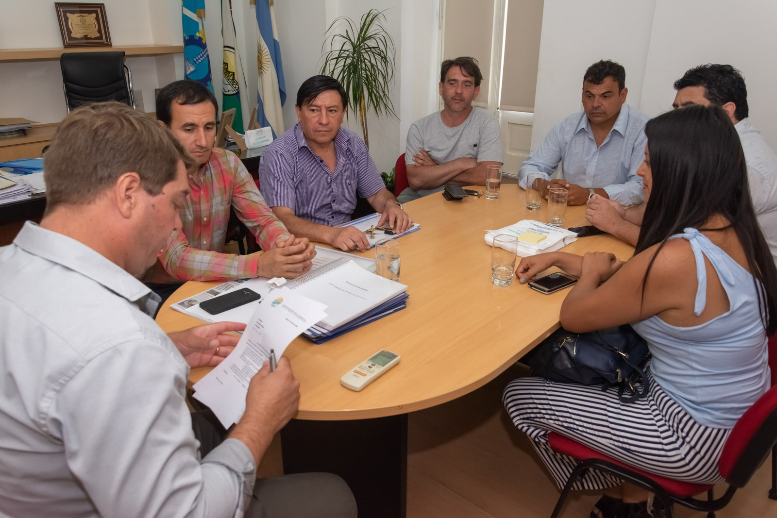 009 - Damian Biss recibe a Autoridades de la Coop de Rawson