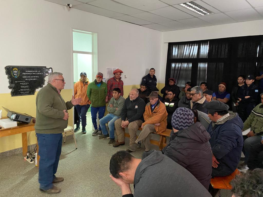 Jornada de Capacitación sobre el Uso de agroquímicos y prevención de Tucuras en Tecka y Cushamen