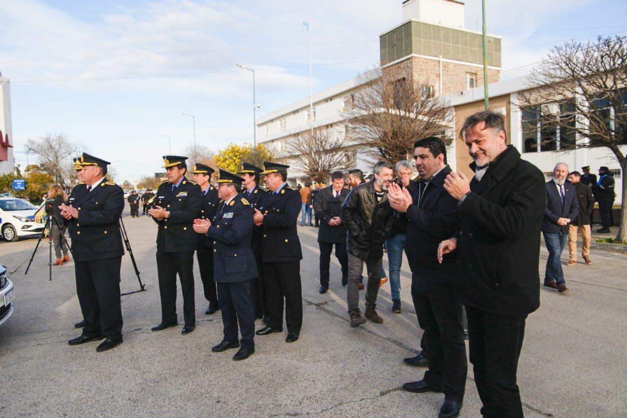 Autoridades municipales y provinciales participaron de le entrega de móviles policiales