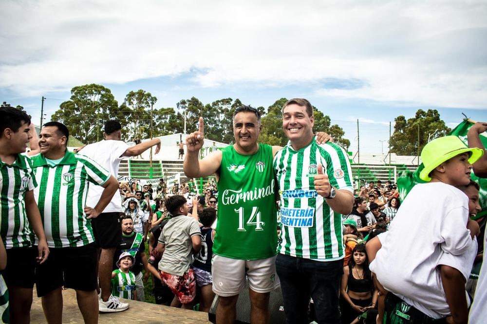 Biss junto al presidente de Germinal Pedro Bravo González