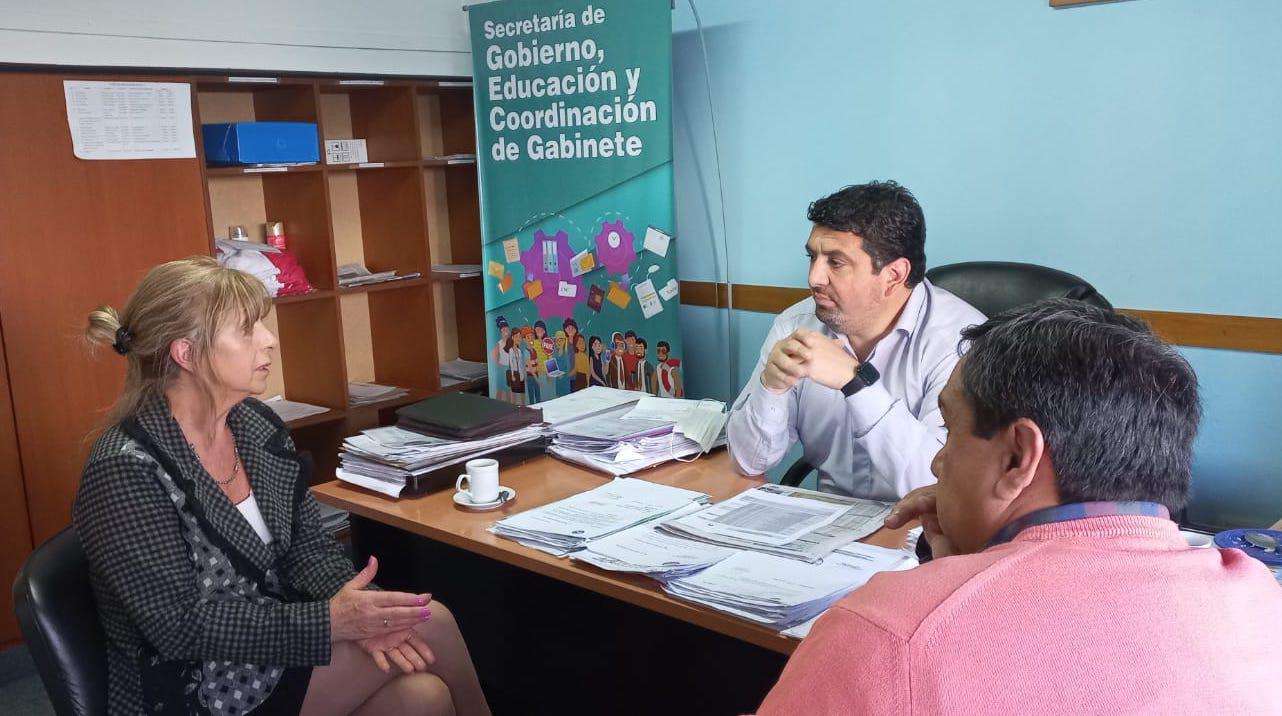 Larrauri y Varela junto a la gerenta Norma Quiroga