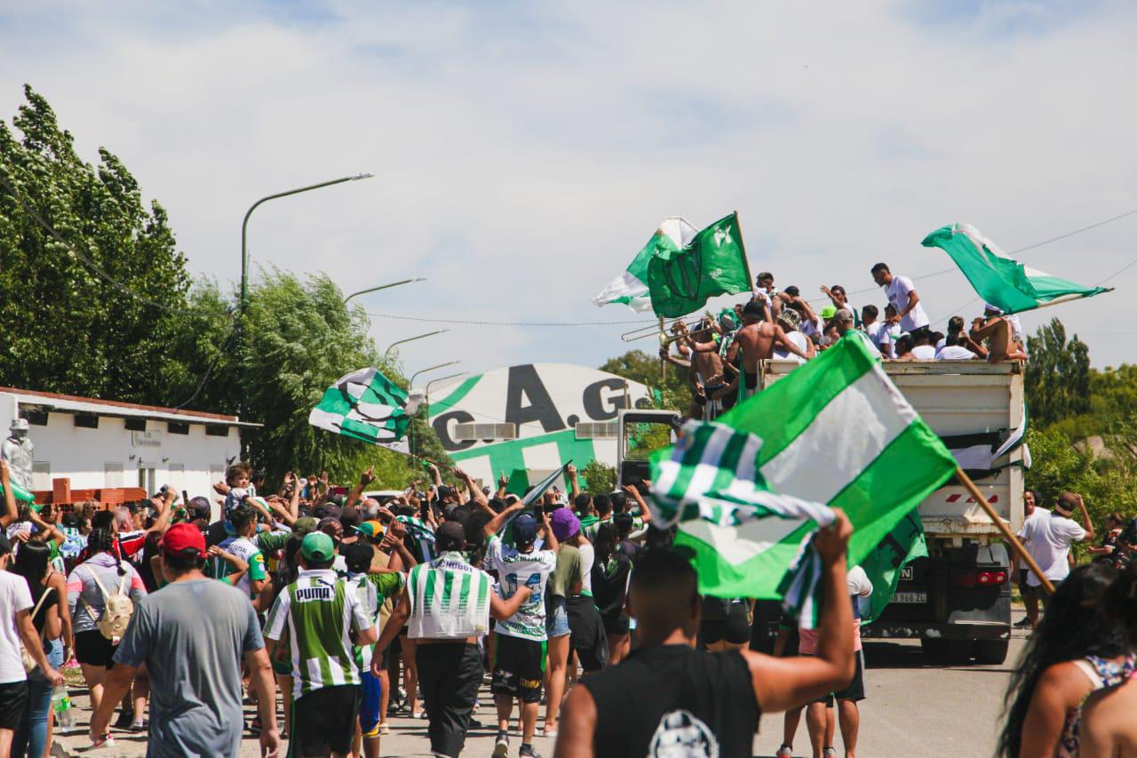 Caravana de festejo de Germinal (1)