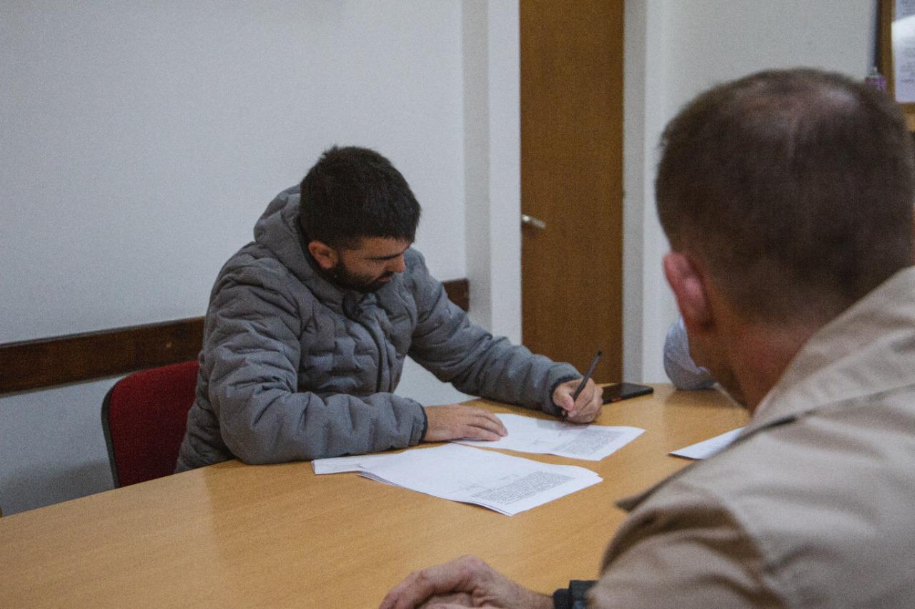 Damián Biss firmó el convenio para que 6 familias de Puerto tengan gas domiciliario (3)