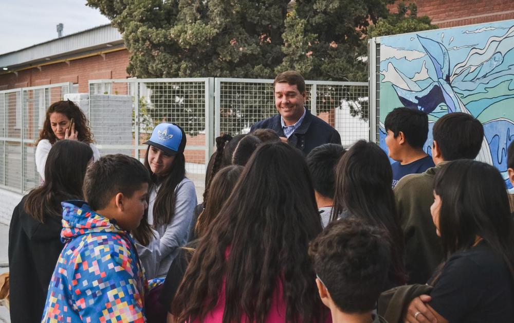 Biss recorrió la obra de pavimentación en el acceso a la Escuela N° 190 (2)