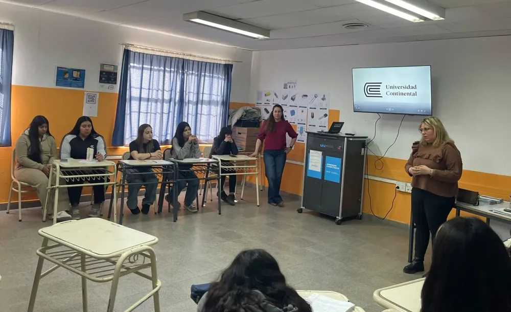 ESTUDIANTES DE LA ESCUELA N.º 7705 RECIBIERON HERRAMIENTAS PARA SU PRIMERA BÚSQUEDA LABORAL