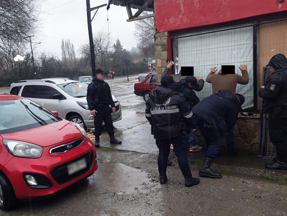 POLICÍA LAGO PUELO
