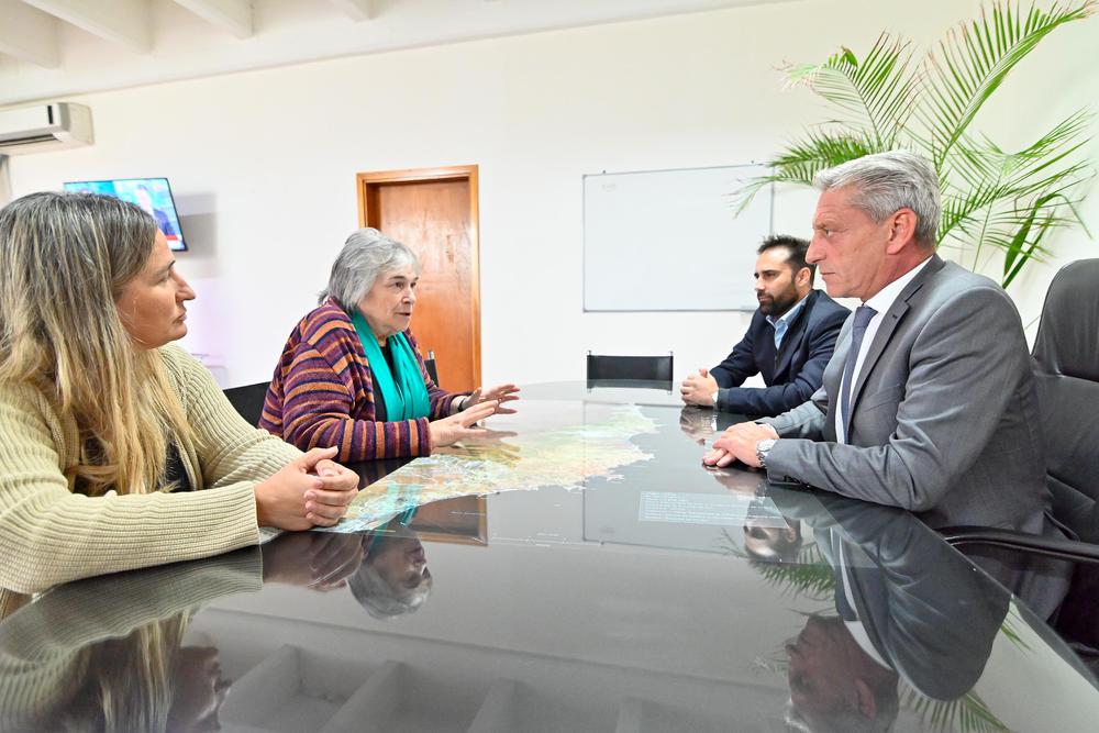 Arcioni recibió a Diana Guillén, directora Nacional del SENASA 3