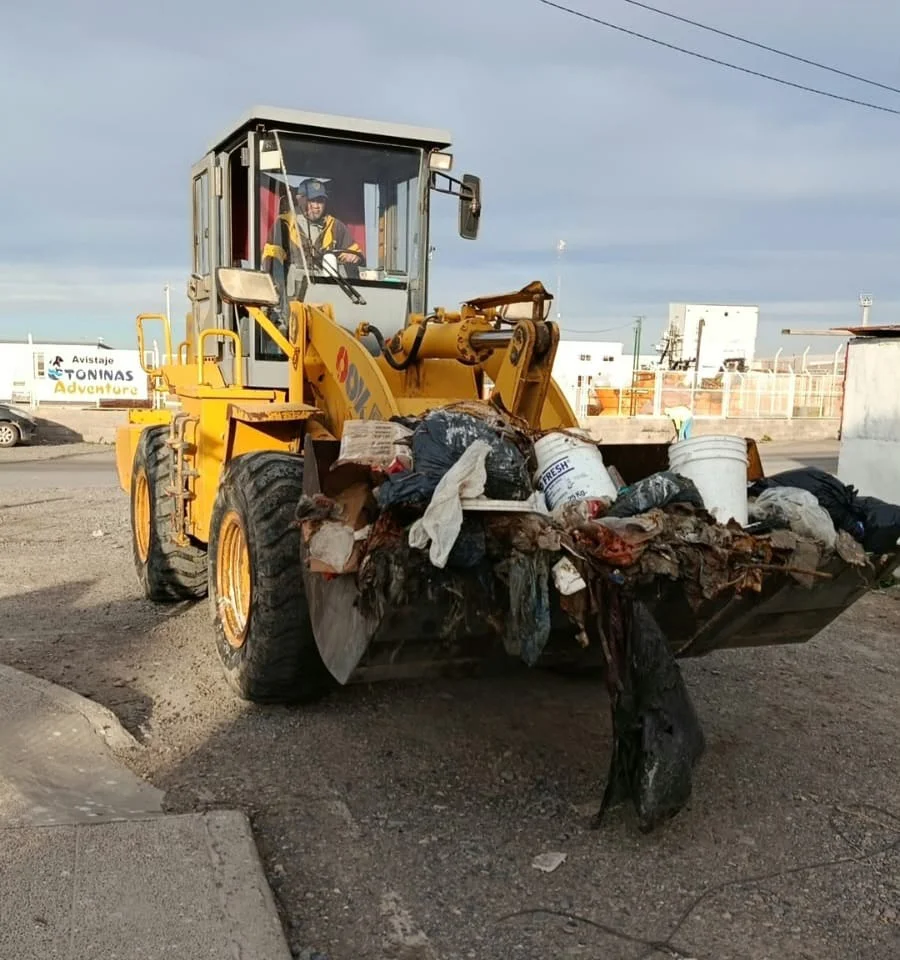 2- TRABAJO DE LIMPIEZA EN EL PUERTO