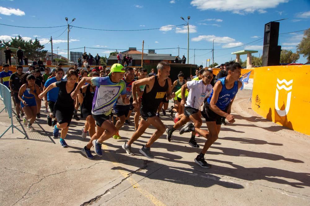 Con la participación de más de 100 personas, se realizó la Cross Rawson a Fondo (1)