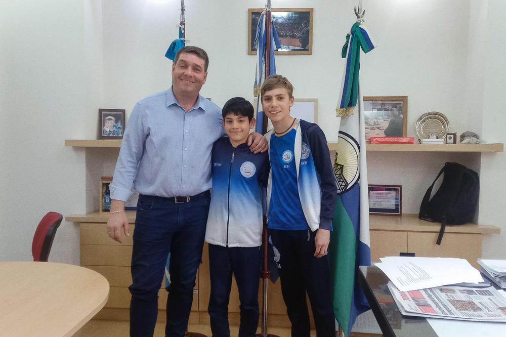 Biss se reunió con los jóvenes que participarán del Campeonato Nacional de Natación (1)