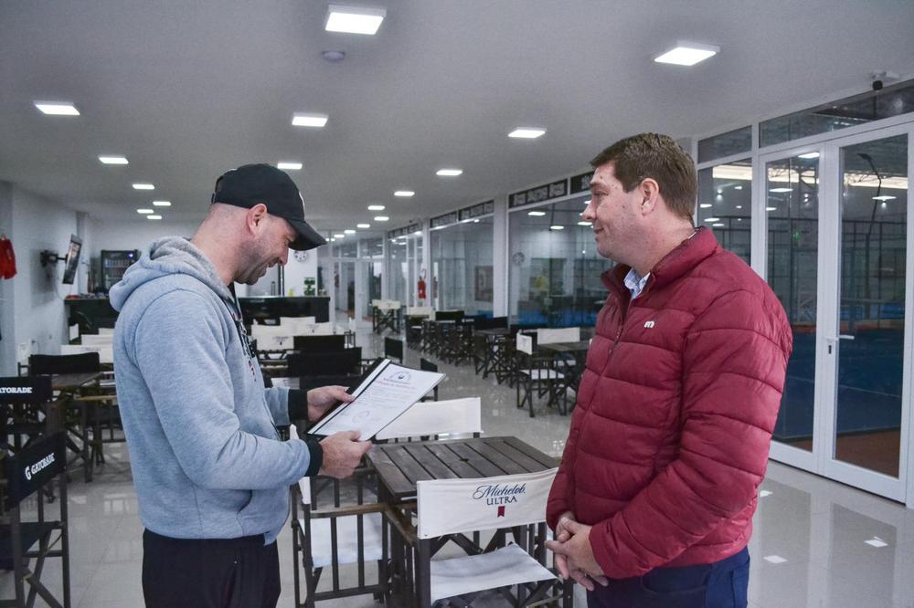 Biss hizo entrega de la habilitación comercial a R7