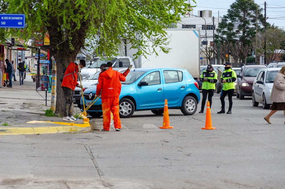 040 - Pintura cordon cuneta esquina San Martin y 25 de Mayo