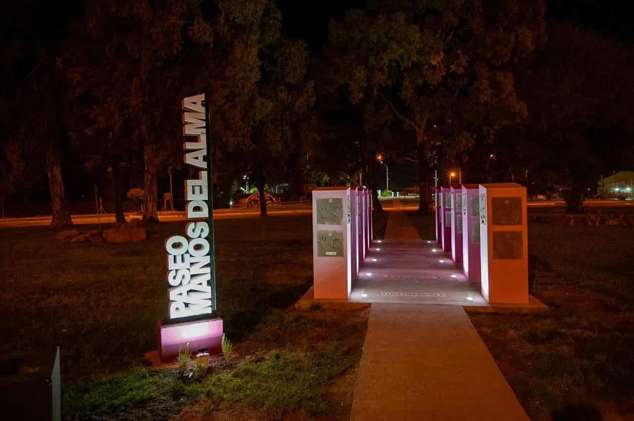 Biss inauguró el “Paseo Manos del Alma” en Rawson (1)