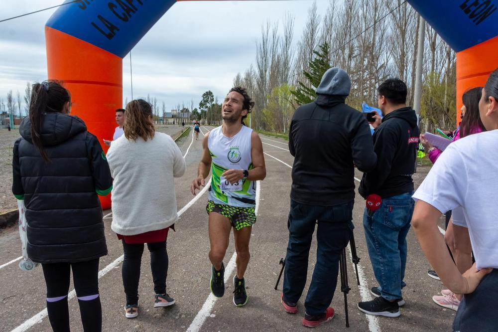 Ganador de la distancia más larga de la Primera Corrida Solidaria Policial ciudad de Rawson