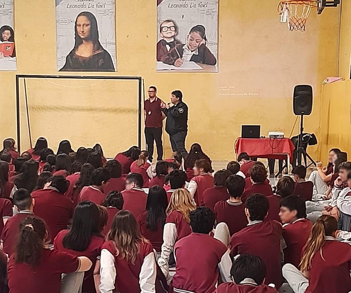 Policía del Chubut realiza actividades de concientización sobre ‘bullying’ y ‘grooming’ en escuelas de Comodoro Rivadavia (2)