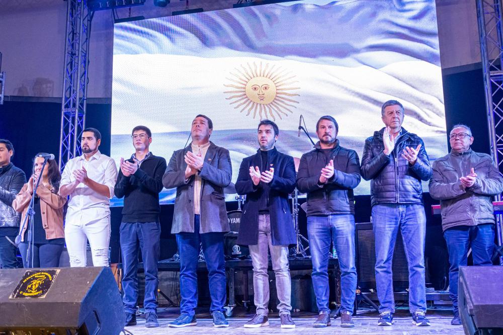 Torres y Biss encabezaron la celebración del 69° aniversario de Chubut que se realizó en Rawson (2)
