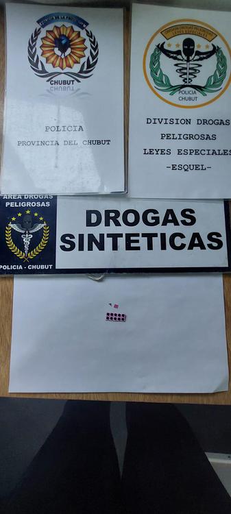 Seguridad La División Drogas de Esquel secuestró 22 dosis de sustancias sintéticas prohibidas en sus controles preventivos (2)