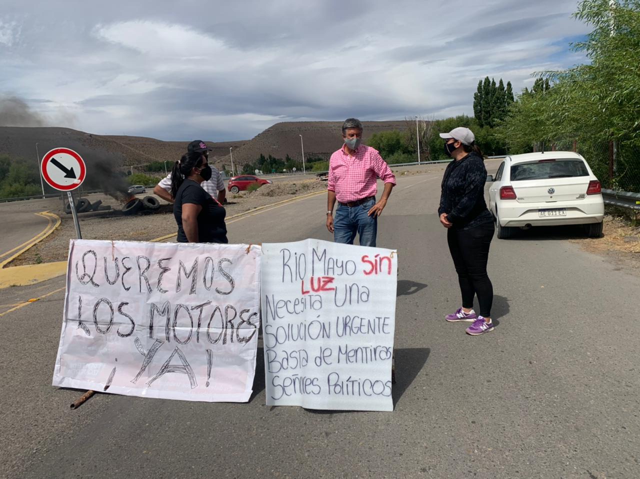 Menna con vecinos Río Mayo