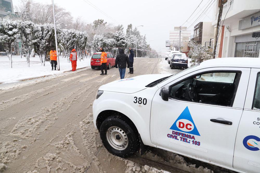 El Municipio mantiene un operativo de limpieza de nieve en todos los barrios (2)