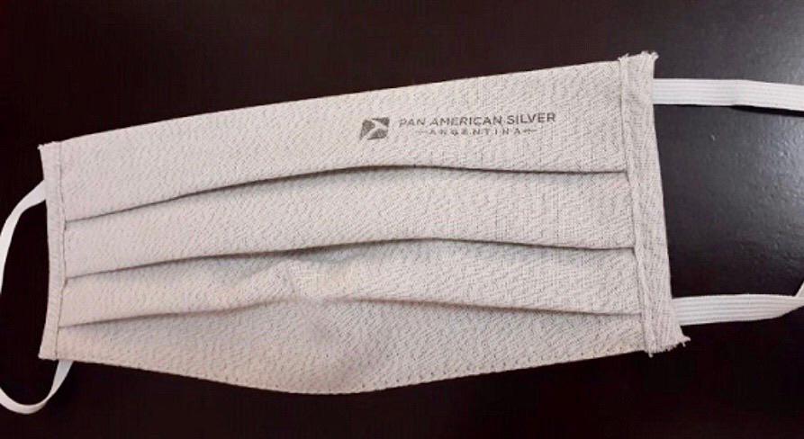 Barbijo con hilo de plata