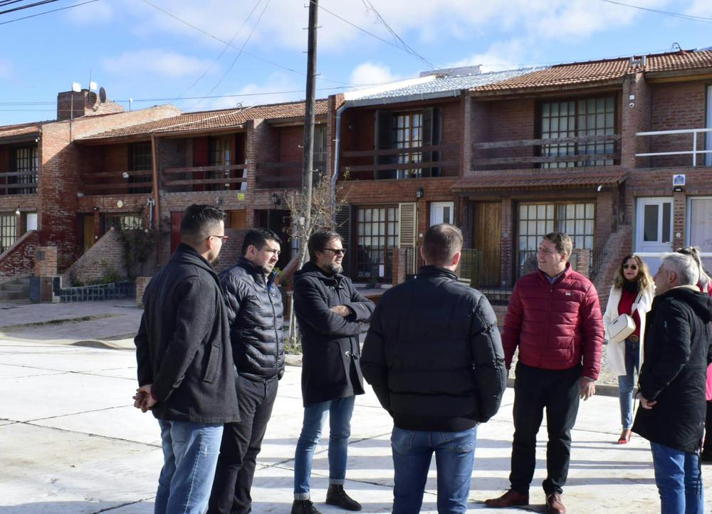Funcionarios y Biss en la calle Zorrilla Sánchez