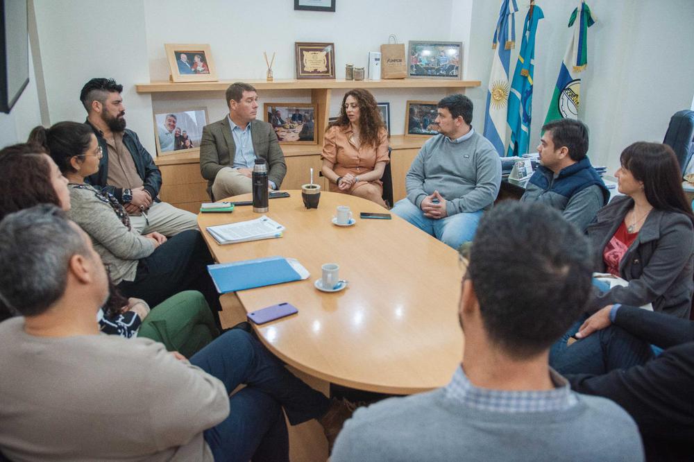 El intendente Biss se reunió con Loyola para coordinar el lanzamiento de la “Vuelta Doble de Camarones” (2)