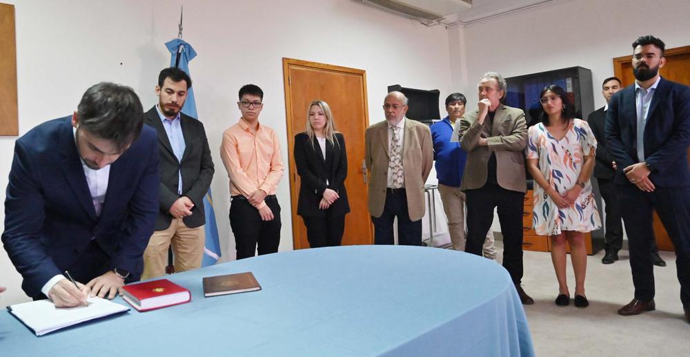 Picsart_23-12-12_18-30-47-331