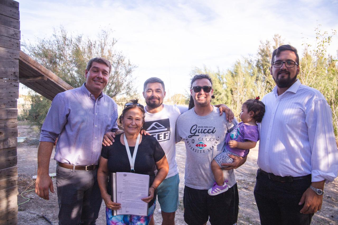 Vecinos que recivieron la resolución de sus tierras