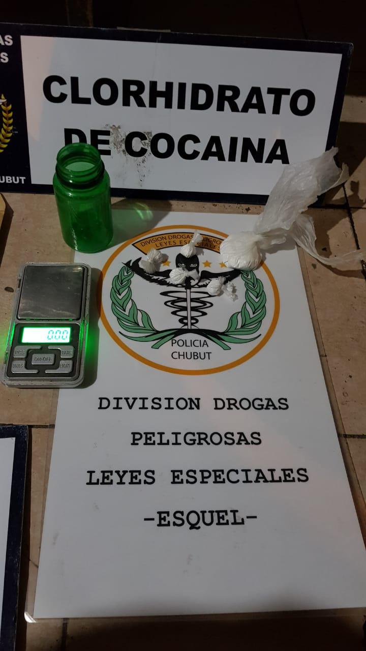 Esquel La Policía del Chubut detuvo a una persona y secuestró 30 dosis de cocaína en el operativo ‘Mole II recargado’ (2)