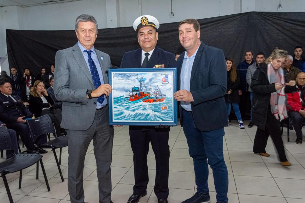 Menna y Biss participaron del 214° aniversario de Prefectura Naval (2)