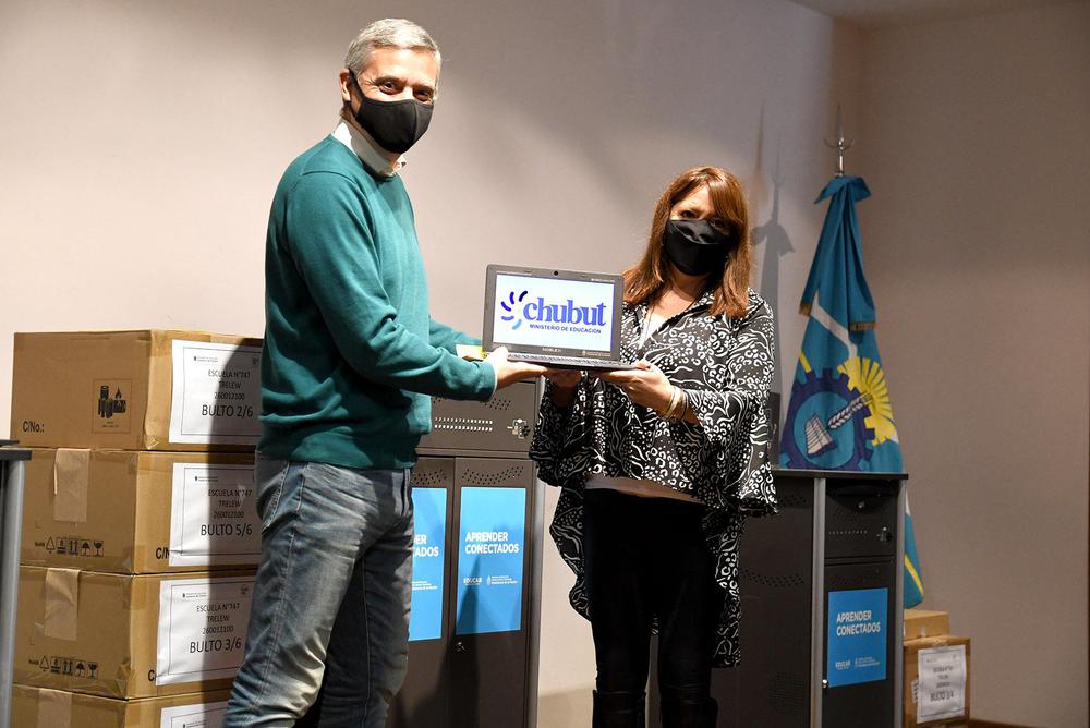 entrega de computadoras 007