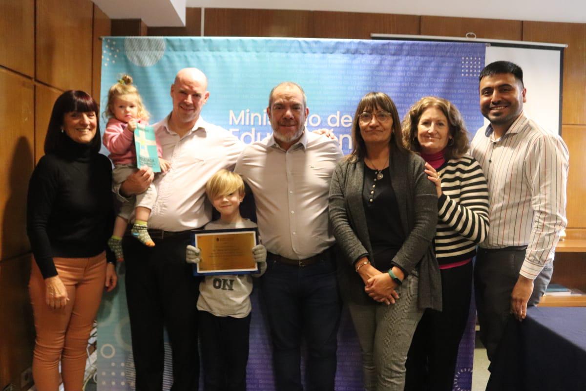 Educación - Reconocimiento a libro Encrucijada (1)