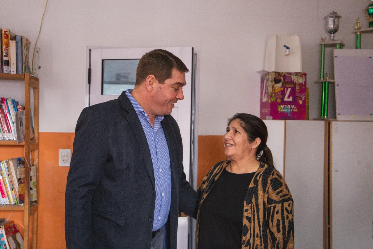 Biss junto a la presidenta el barrio Área , Ana Garay