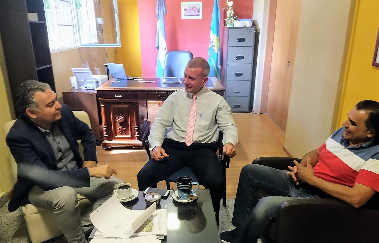 Pagliaroni con James y Paira